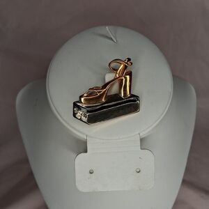 Gold Tone High Heel Shoe Size 7 On Black Tone Box Stand Beauty Fashion Brooch
